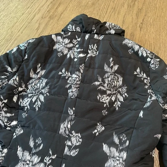 White House Black Market Black White Floral Quilted Puffer Jacket XS - Picture 11 of 11